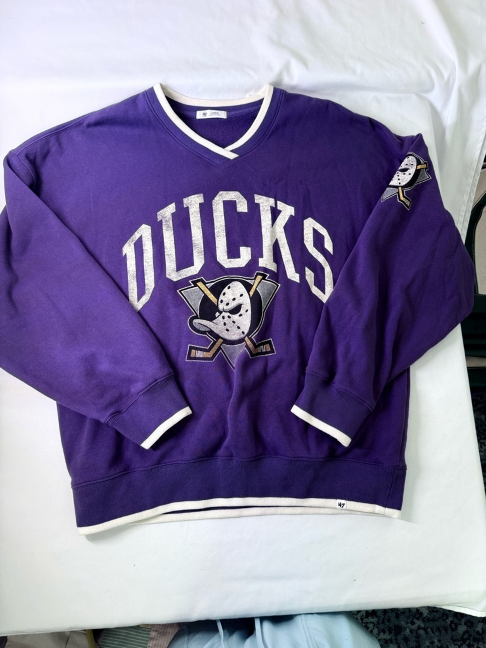DUCKS Men's V-Neck Sweatshirt - Purple